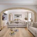 Casa Mitra